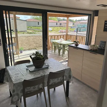 Cottage Parc Residentiel De Loisir Saubrigues Exterior photo